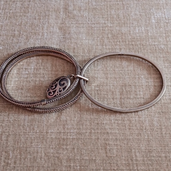 Kenneth Cole Reaction Gold Tone Bangle Bracelet With Charm - Picture 5 of 7